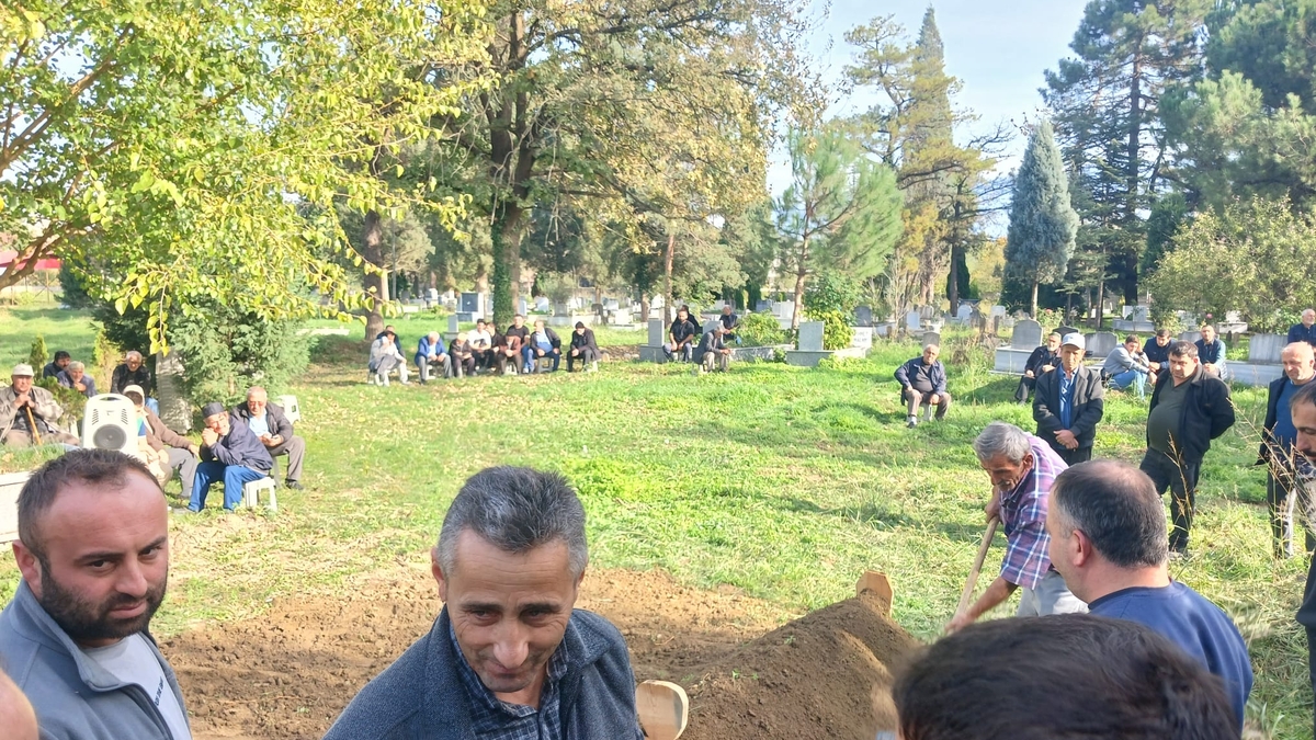 Mehmet Çay Dualarla Son Yolculuğuna Uğurlandı 