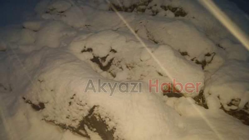 Mehmetçik kar altında uyku molasında