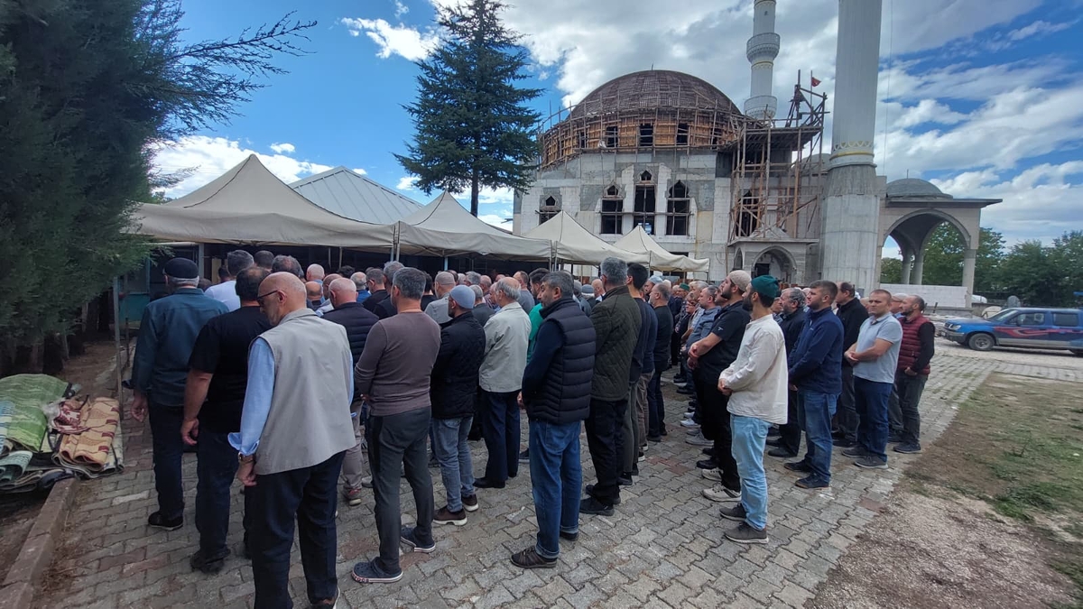 Melahat Koçak dualarla ebediyete uğurlandı.