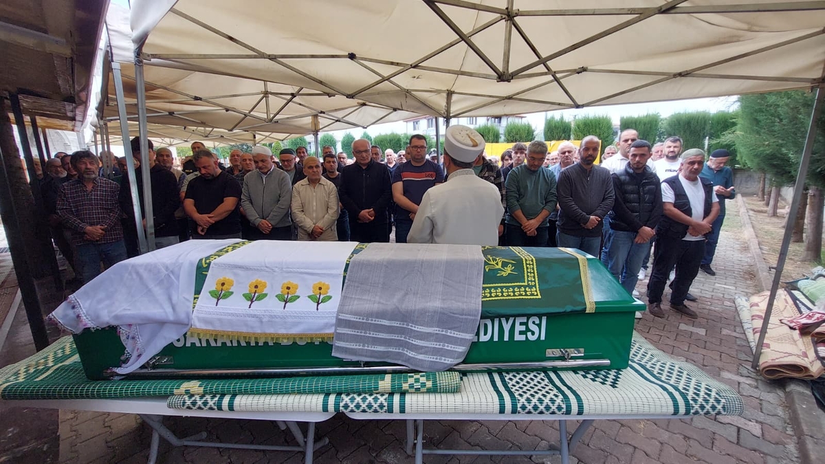 Melahat Koçak dualarla ebediyete uğurlandı.