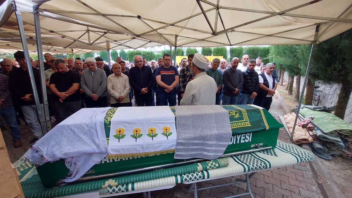 Melahat Koçak dualarla ebediyete uğurlandı.