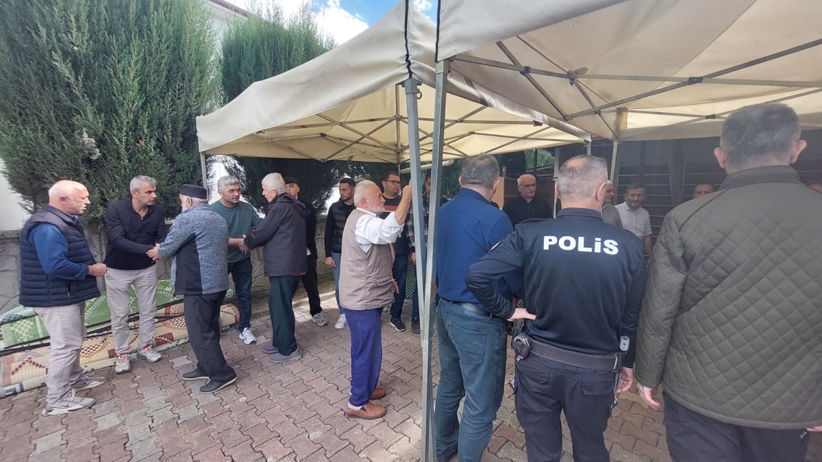 Melahat Koçak dualarla ebediyete uğurlandı.