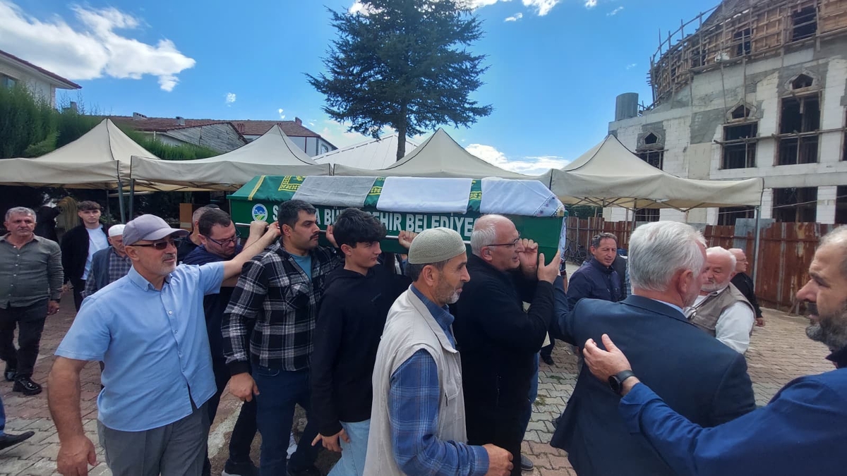 Melahat Koçak dualarla ebediyete uğurlandı.