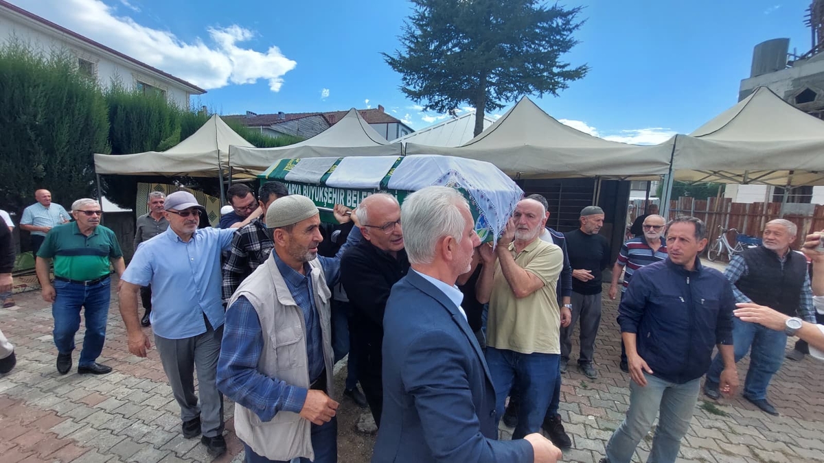 Melahat Koçak dualarla ebediyete uğurlandı.