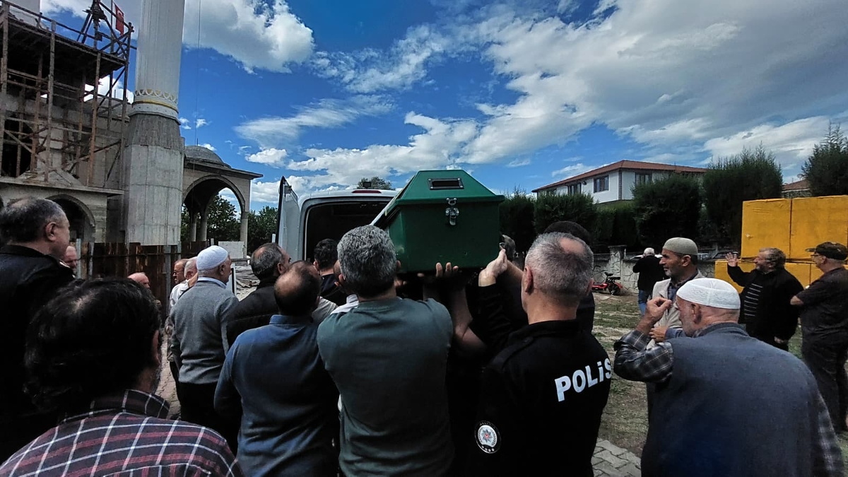 Melahat Koçak dualarla ebediyete uğurlandı.