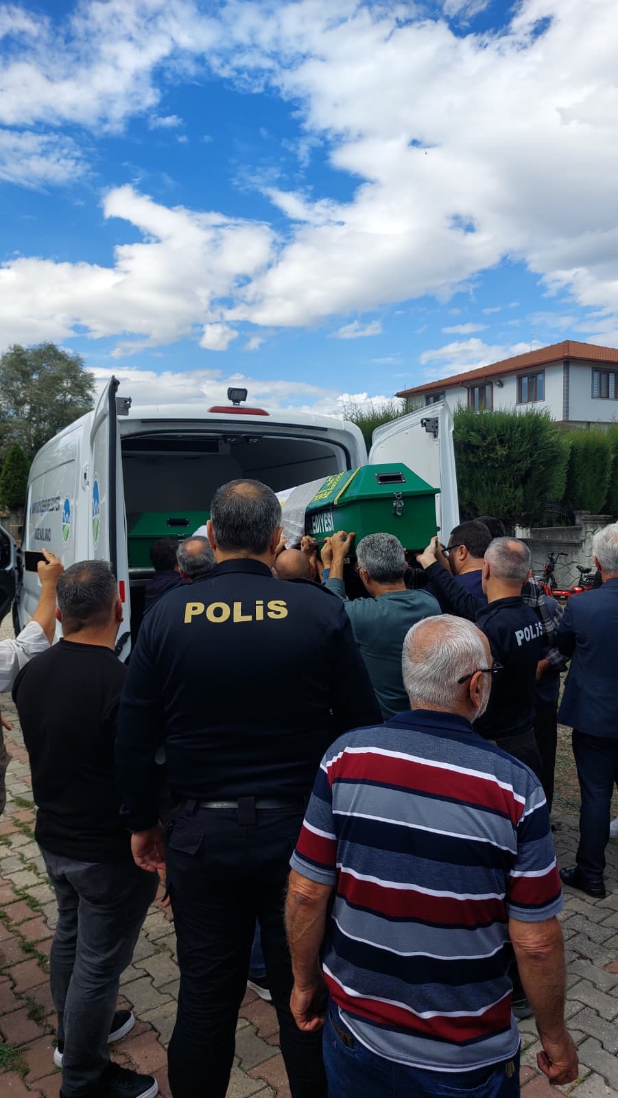 Melahat Koçak dualarla ebediyete uğurlandı.