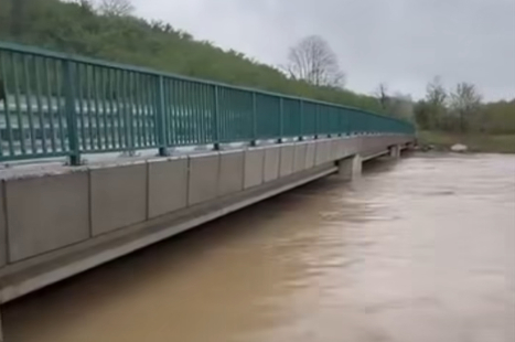 Melen Çayı taştı; Köprü trafiğe kapatıldı