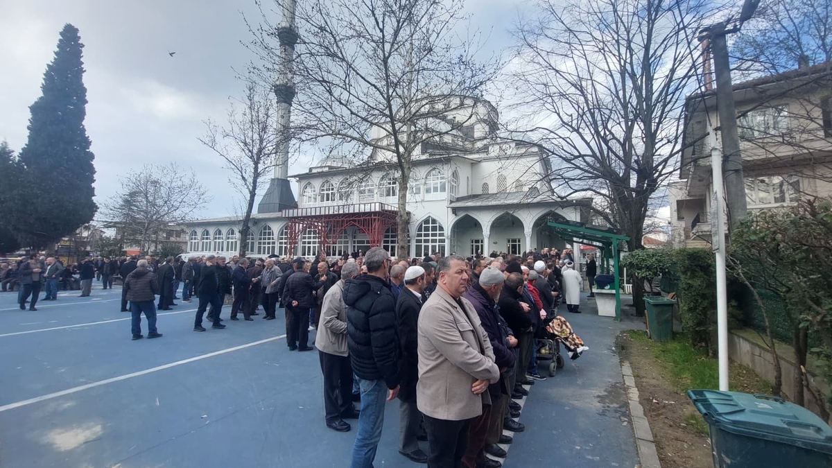 Memnune Genç Dualarla Son Yolculuğuna Uğurlandı 