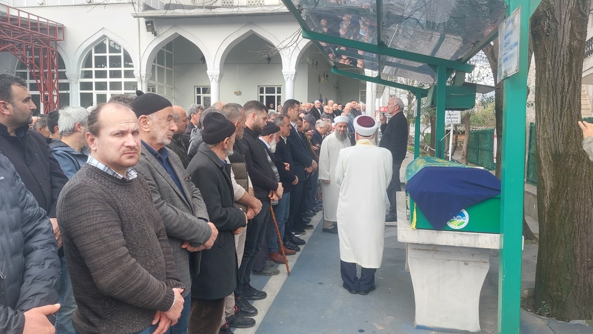 Memnune Genç Dualarla Son Yolculuğuna Uğurlandı 