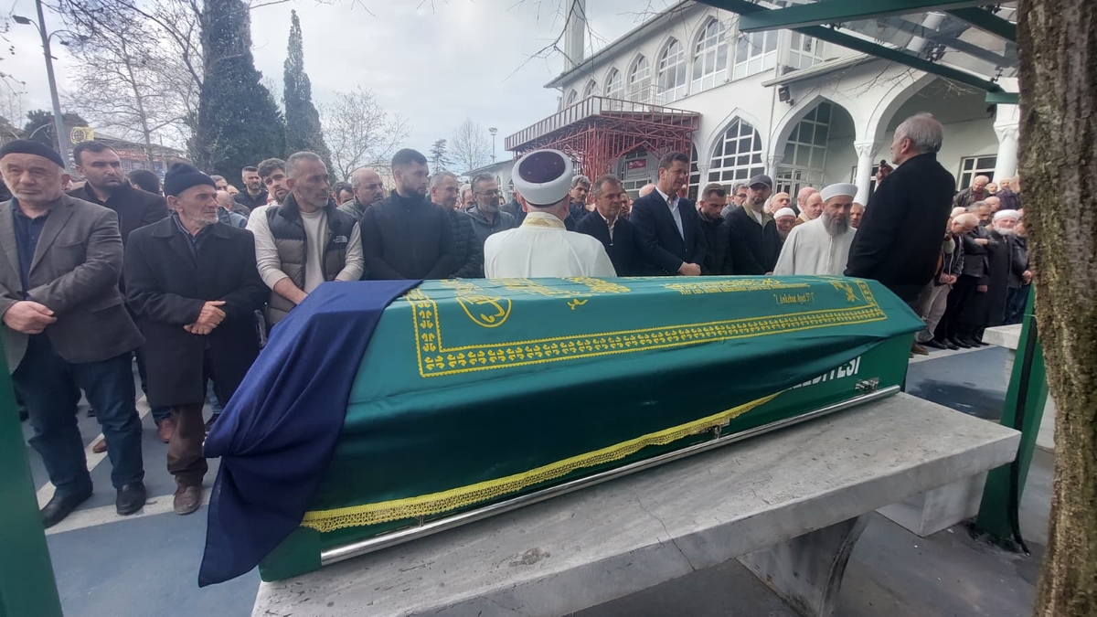 Memnune Genç Dualarla Son Yolculuğuna Uğurlandı 