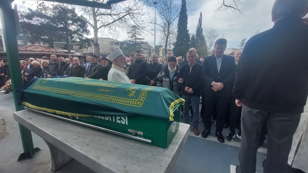 Memnune Genç Dualarla Son Yolculuğuna Uğurlandı 