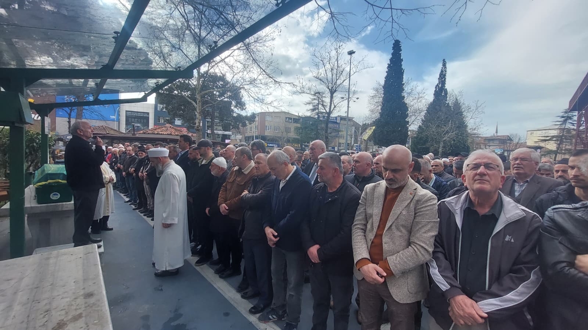 Memnune Genç Dualarla Son Yolculuğuna Uğurlandı 
