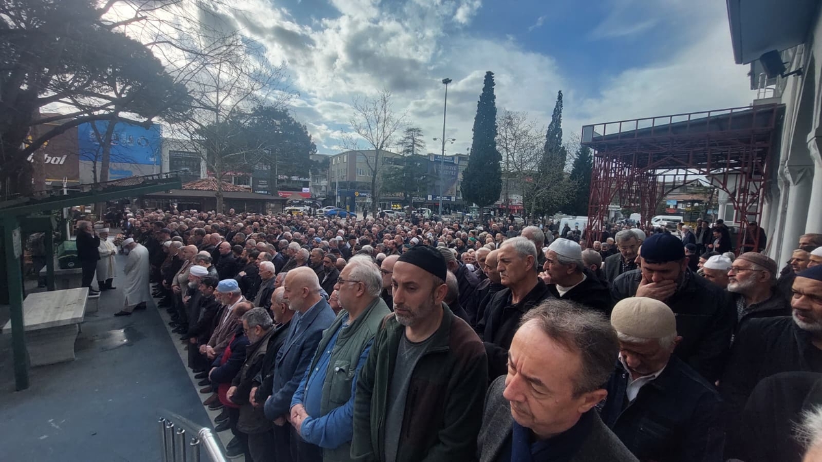 Memnune Genç Dualarla Son Yolculuğuna Uğurlandı 
