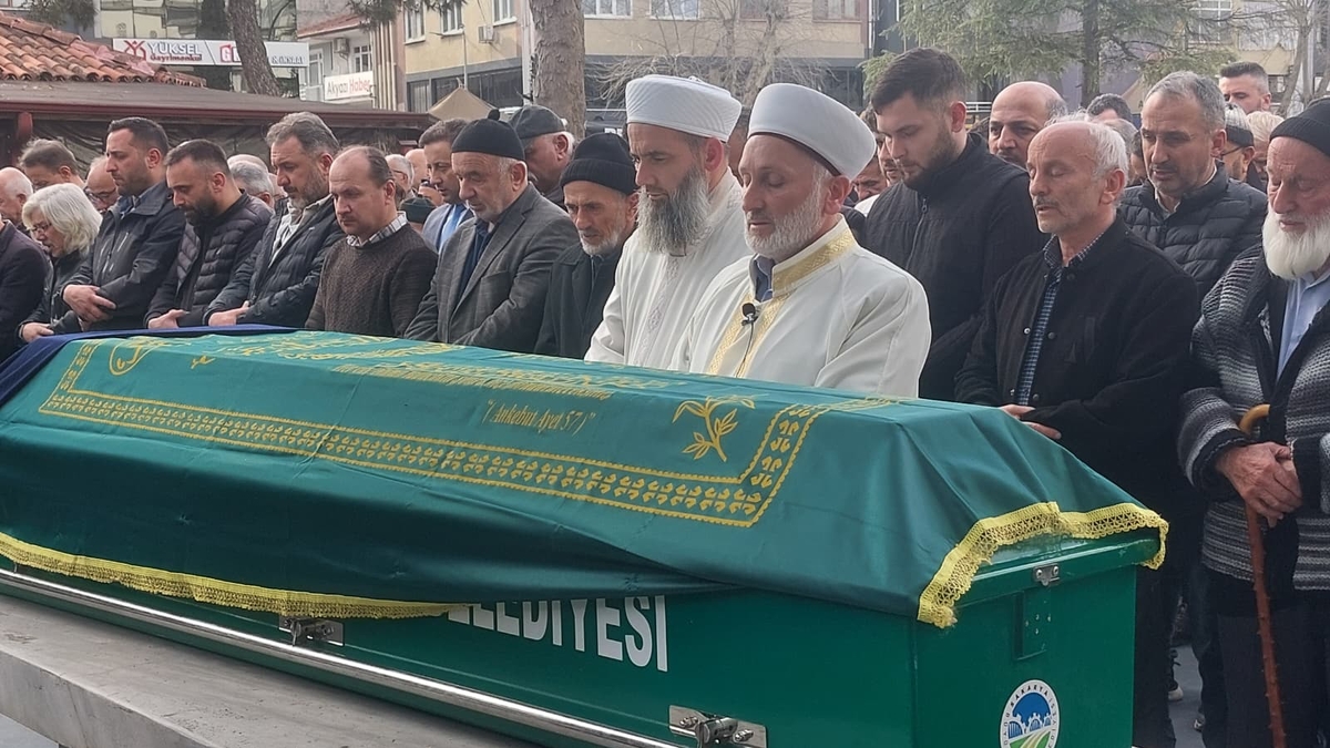 Memnune Genç Dualarla Son Yolculuğuna Uğurlandı 