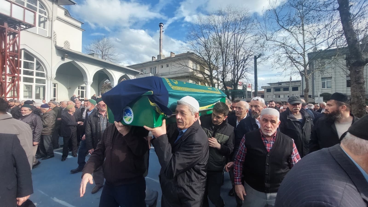 Memnune Genç Dualarla Son Yolculuğuna Uğurlandı 