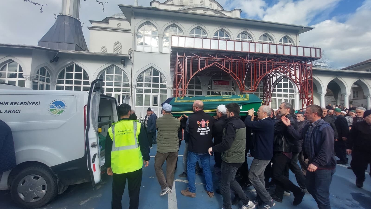 Memnune Genç Dualarla Son Yolculuğuna Uğurlandı 