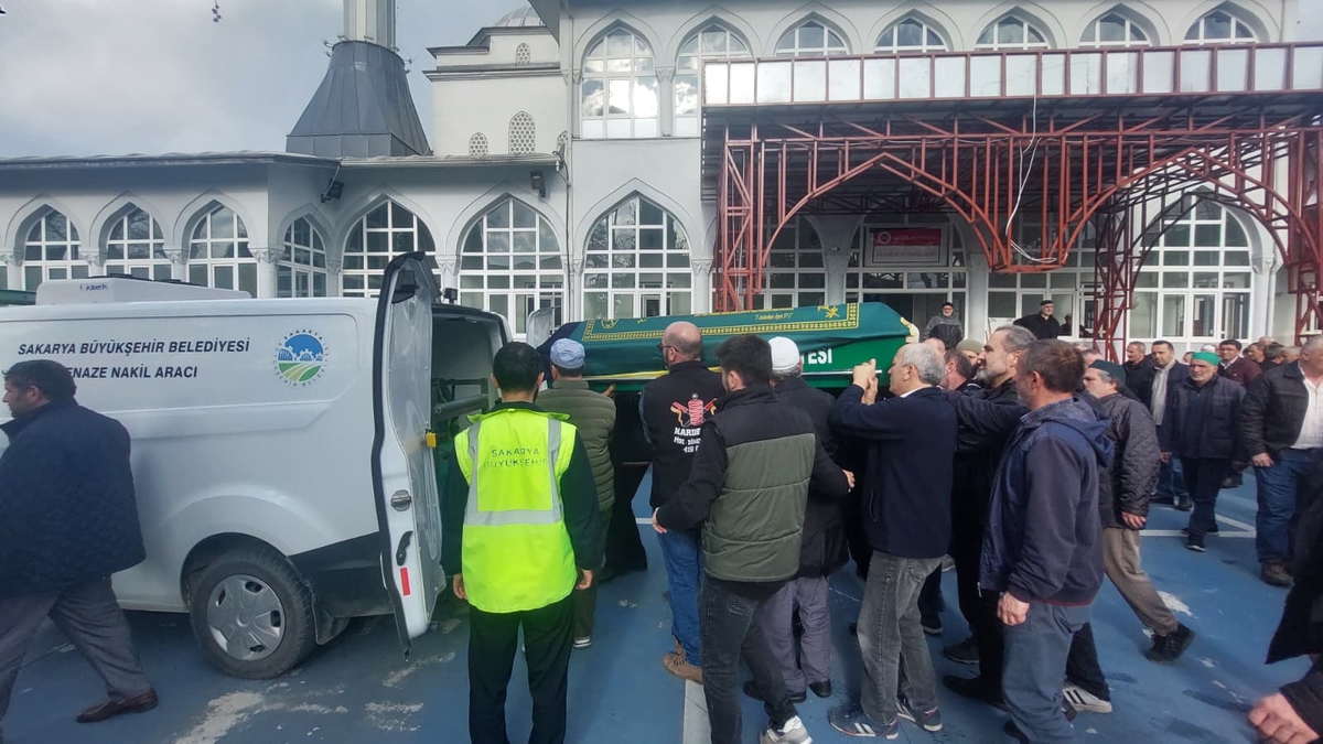 Memnune Genç Dualarla Son Yolculuğuna Uğurlandı 