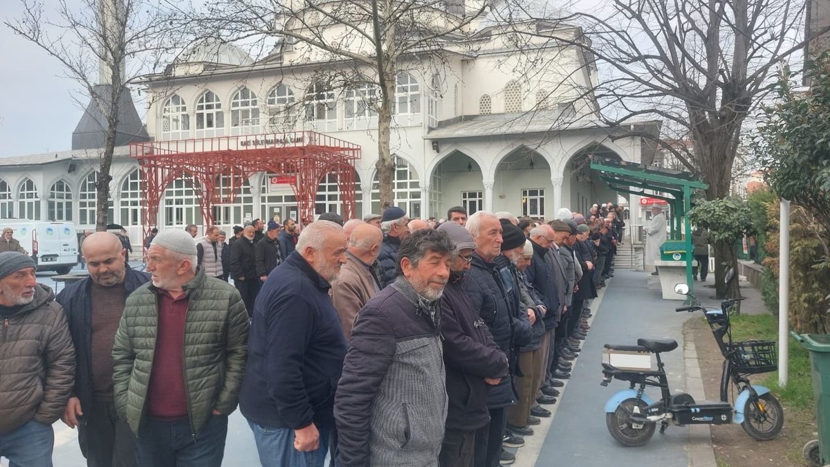 Merhameti Sokak Köpeklerinin Kalbinde Yaşayacak Saffet Koşar Son Yolculuğuna Uğurlandı