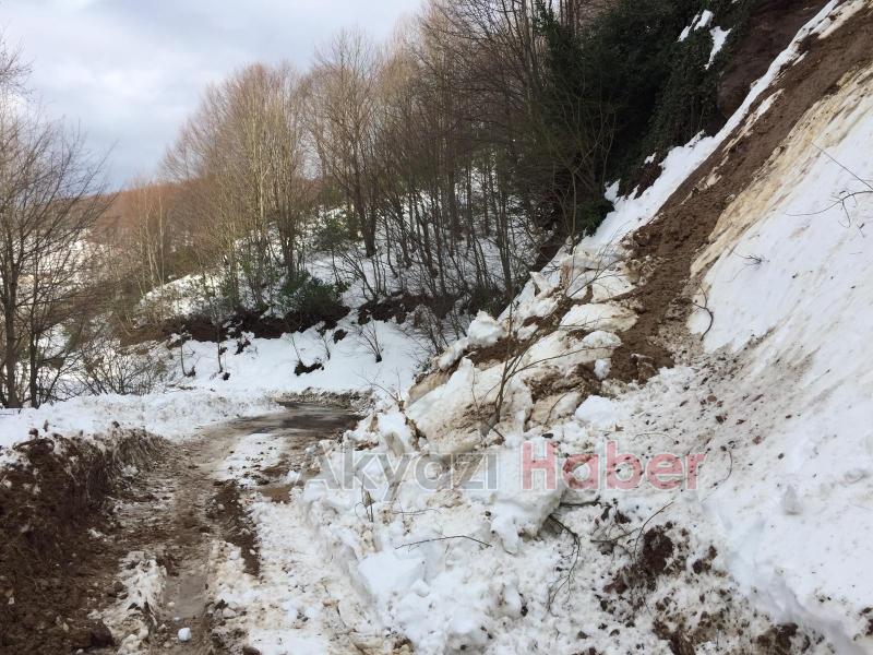 Merkez Yeniköyde heyelan