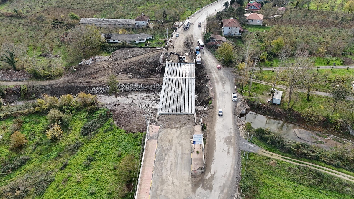 Mesudiye Köprüsü’nde ayak imalatları tamamlandı