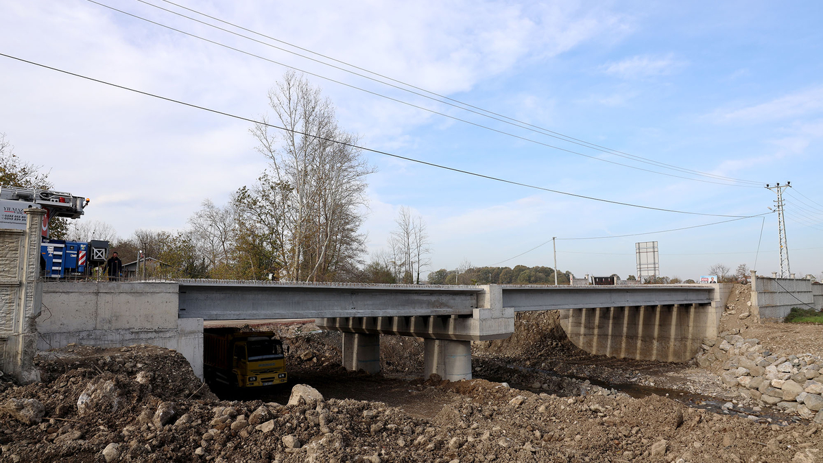 Mesudiye Köprüsü’nde ayak imalatları tamamlandı