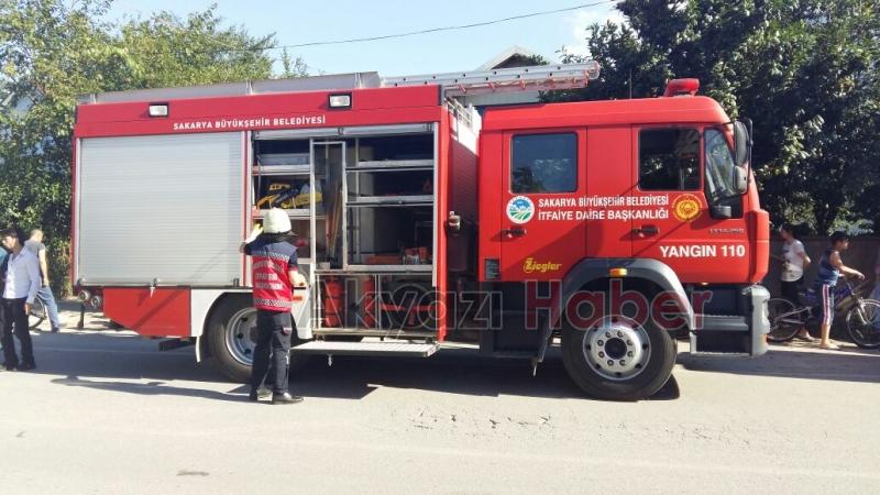 Meyve Toplayan Yaşlı Adam Ağaçtan Düşerek Demir Kapı Çubuğuna Saplandı