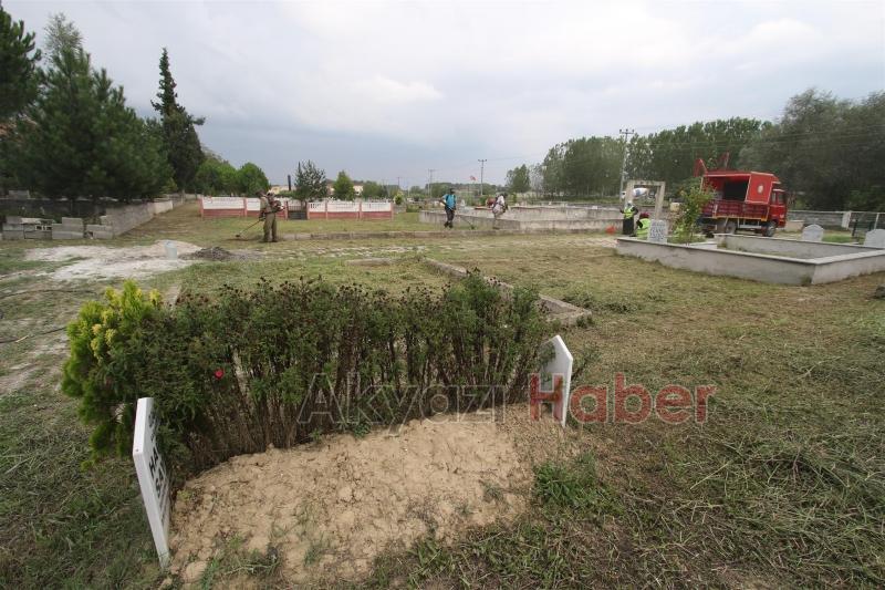 Mezarlıklarımızda Bayram Temizliği Başladı