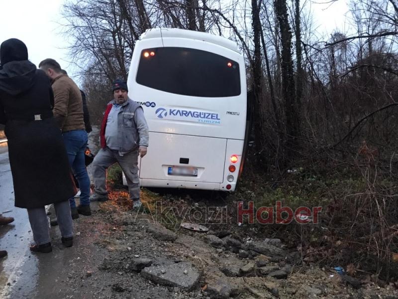 Midibüs Kayıp Ağaça Çarptı