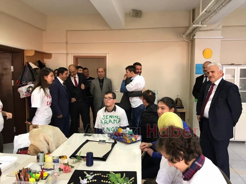 Milli Eğitim Müdürlerinden Sosyal Medyada Gündem Olan Öğretmen ve Öğrenciye Ziyaret