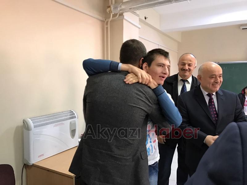 Milli Eğitim Müdürlerinden Sosyal Medyada Gündem Olan Öğretmen ve Öğrenciye Ziyaret