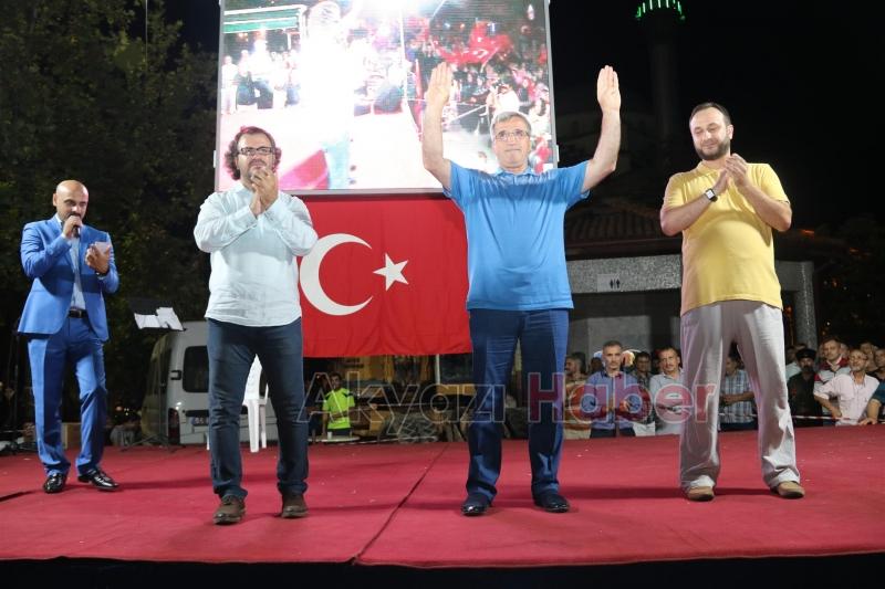 MİLLİ İRADE VE DEMOKRASİ NÖBETİ HAFTASONU’DA HIZ KESMEDİ