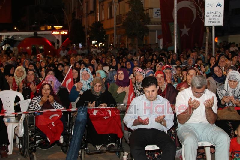 MİLLİ İRADE VE DEMOKRASİ NÖBETİNDE SON GECE NÖBETİ TUTULDU