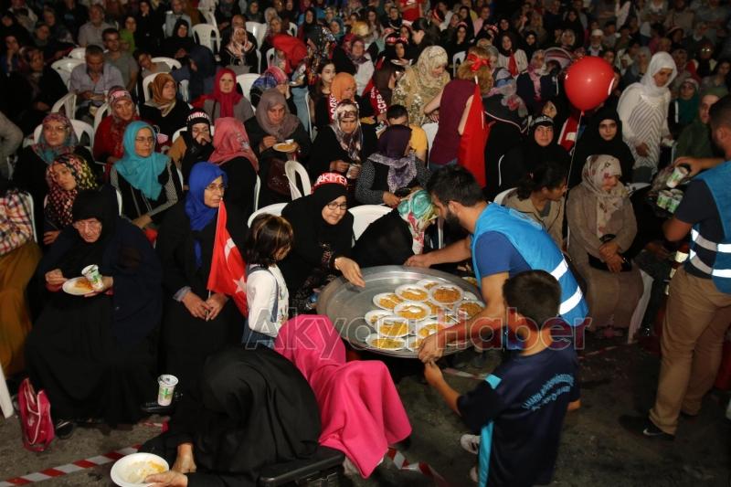 MİLLİ İRADE VE DEMOKRASİ NÖBETİNİN 14GÜNÜNDE DE AKYAZI VATAN NÖBETİNE DEVAM DEDİ