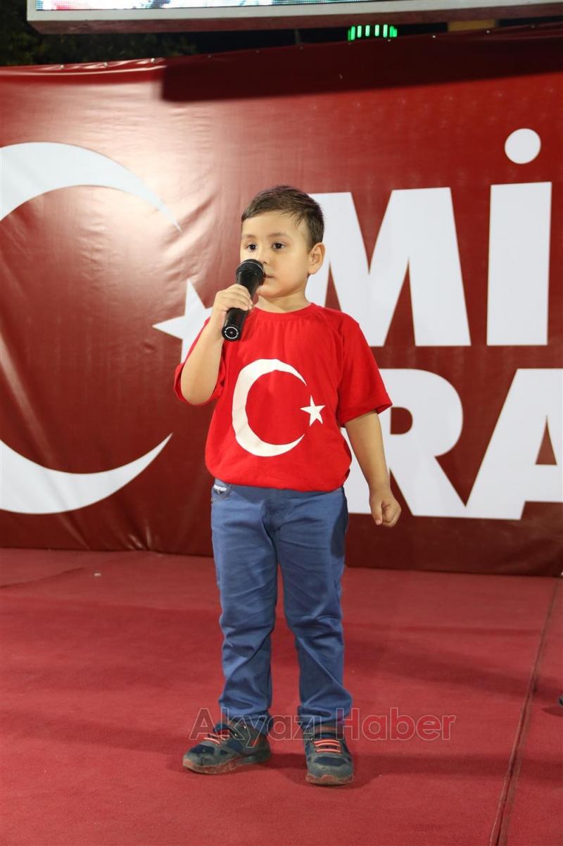 MİLLİ İRADEYE DESTEK NÖBETİ HERGÜN DAHA DA KALABALIK