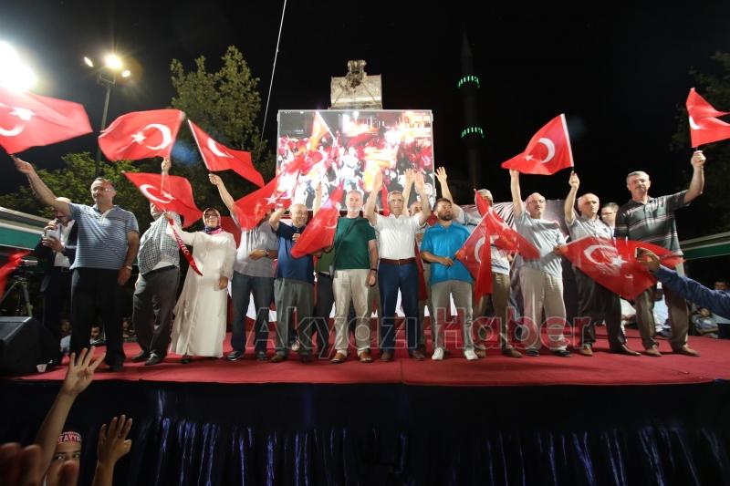 MİLLİ İRADEYE DESTEK NÖBETİ HERGÜN DAHA DA KALABALIK