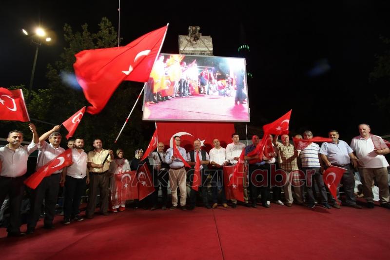 MİLLİ İRADEYE DESTEKTE 18. GECE NÖBETİ EKSİKSİZ TUTULDU