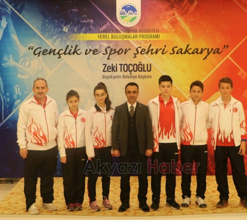 Milli sporcular yemekte bir araya geldiler