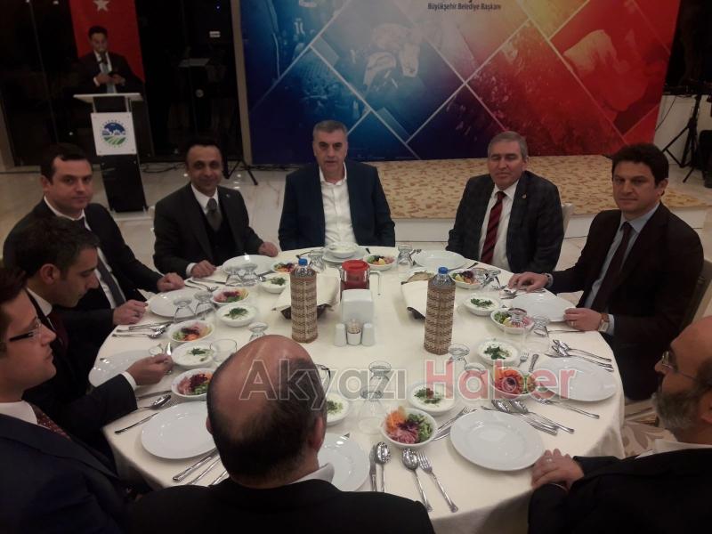 Milli sporcular yemekte bir araya geldiler