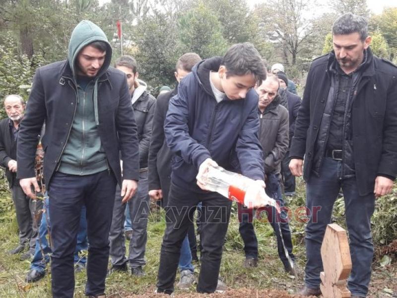 Mine Aydın Defnedildi