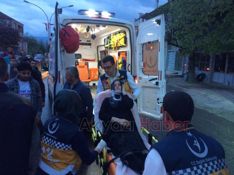 Minibüs ile Kamyon Çarpıştı