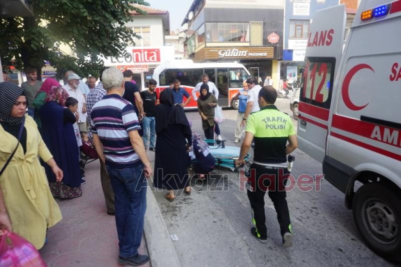 Minibüs kadına çarptı