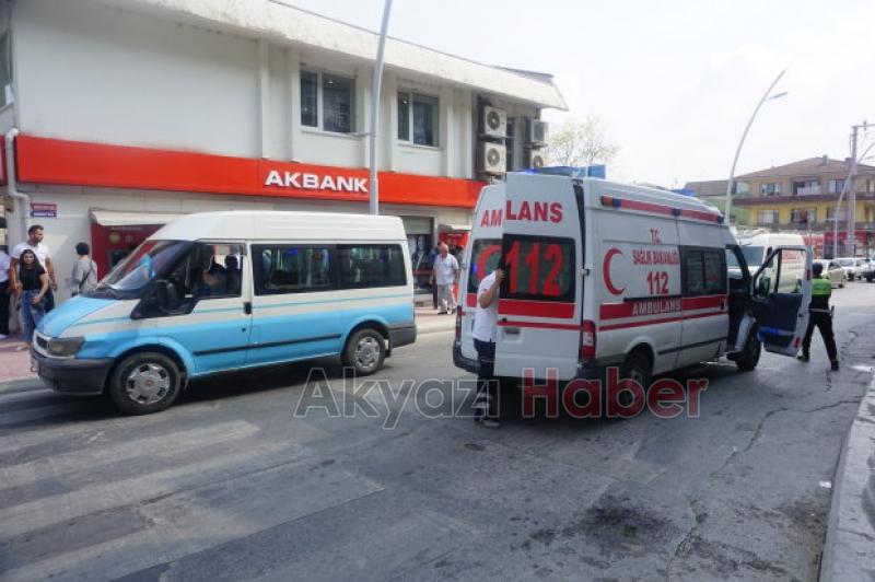 Minibüs kadına çarptı