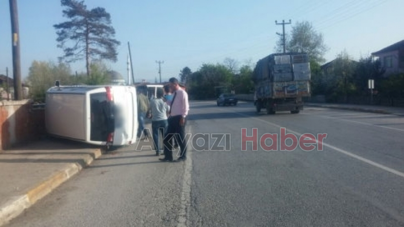 Minibüs Duvara Çarparak Durabildi