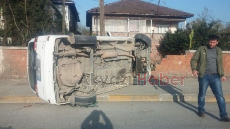 Minibüs Duvara Çarparak Durabildi