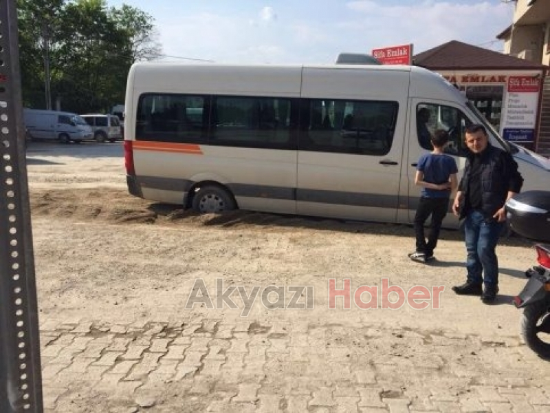 Minibüs Su Şebekesi Kanalındaki Hafif Dolguya Battı