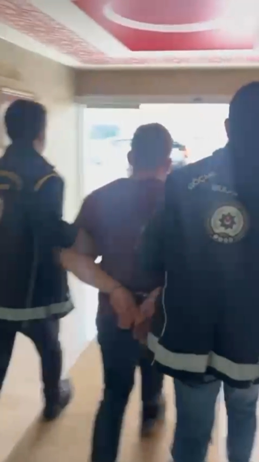 Minibüste 13 Afgan ve Pakistanlı kaçak yakalandı