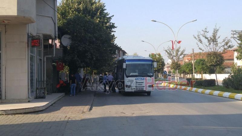 Minibüsün Kapısına Takıldı Yerde Sürüklendi 