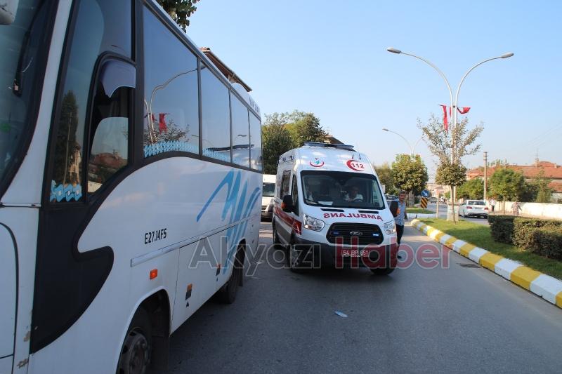 Minibüsün Kapısına Takıldı Yerde Sürüklendi 