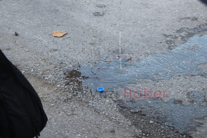 Minibüsün Kapısına Takıldı Yerde Sürüklendi 