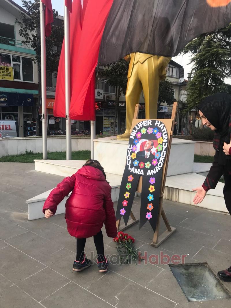 Minik Öğrenciler Atayı Andı